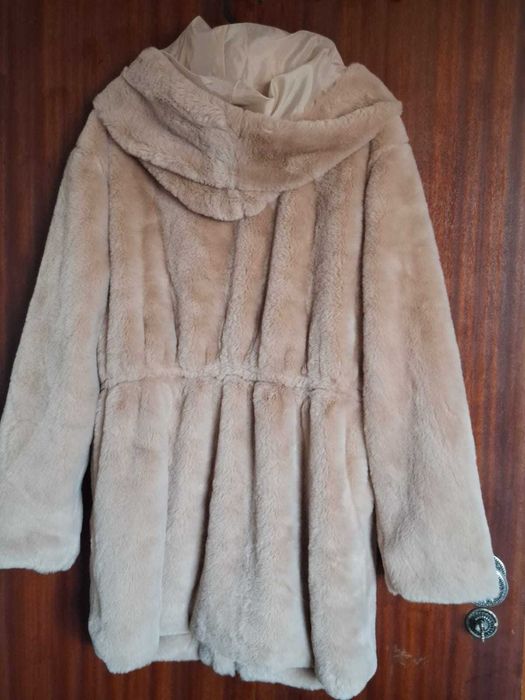 Casaco de pelo na cor creme - Tamanho L