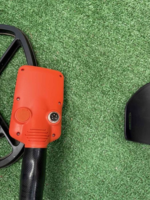 Металошукач Quest Q20. Металлоискатель Квест Q20