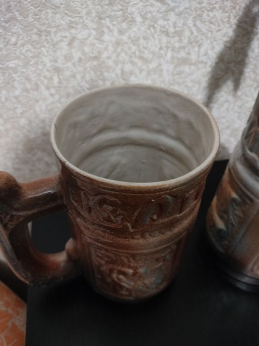 Посуд, чашки, кувшини