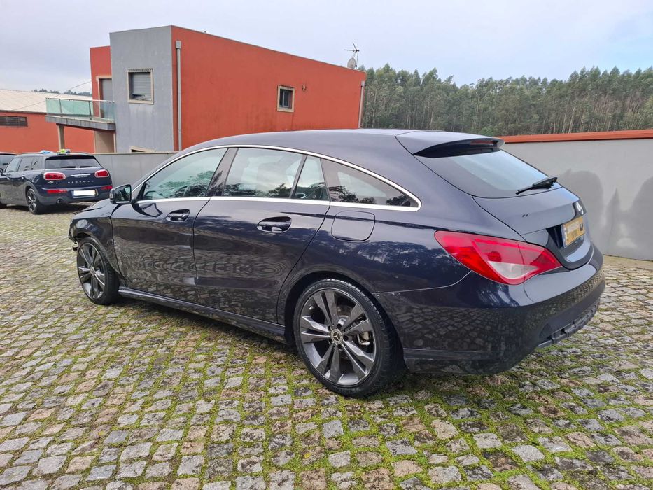 Mercedes CLA 180 d Shooting Brake Apenas 130 Mil Kms de 2017