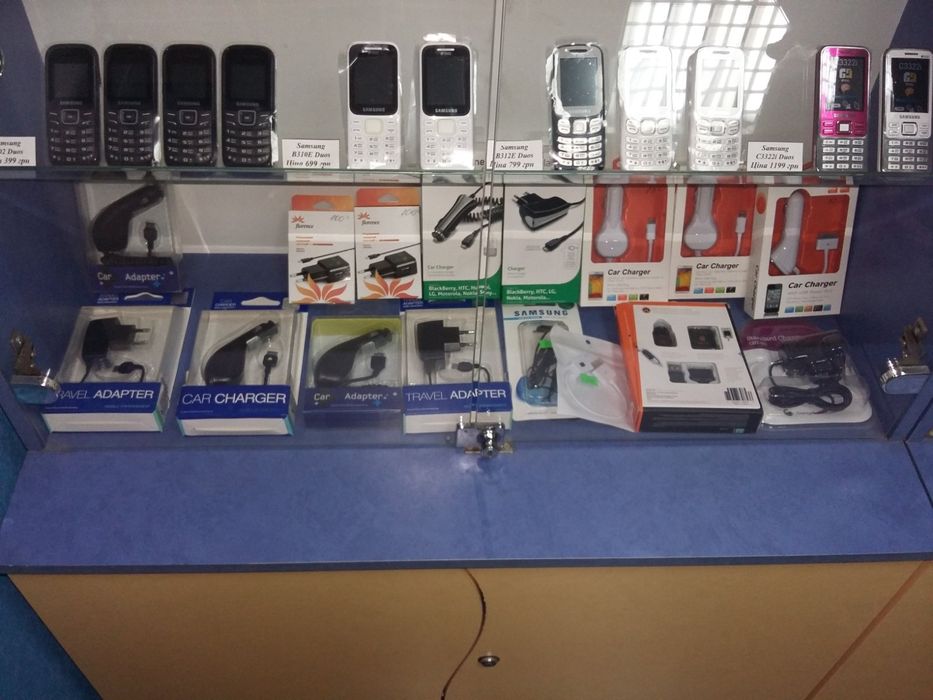 Вітрини скляні з підсвіткою