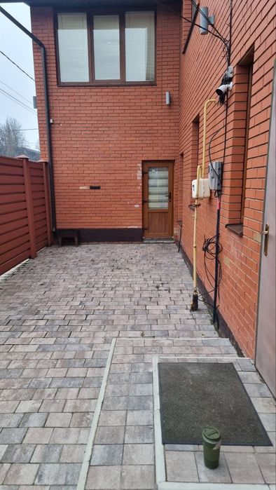 Сдам Таунхаус для 4-7чол. 140м2. Киргизская ( гараж)