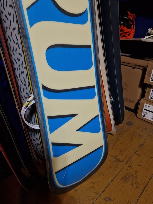 Deska snowboardowa Forum the bully 151 cm z wiązaniami