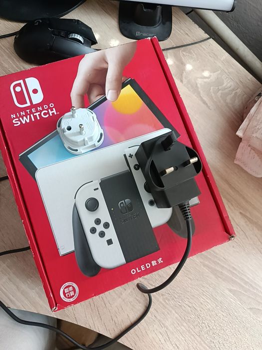 Nintendo switch OLED + pokemon Scarlett