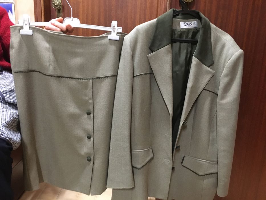 Fato de senhora DALI (saia+casaco)tam52 fazenda com lã verdes