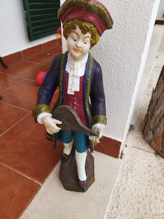 Estatueta Vintage Cavalheiro do Século XVIII com Bandolim – Peça Decorativa