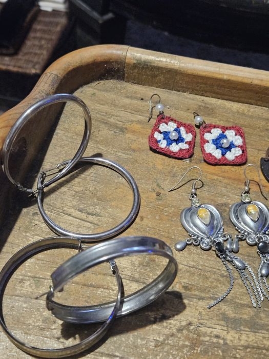 Brincos usados e novos