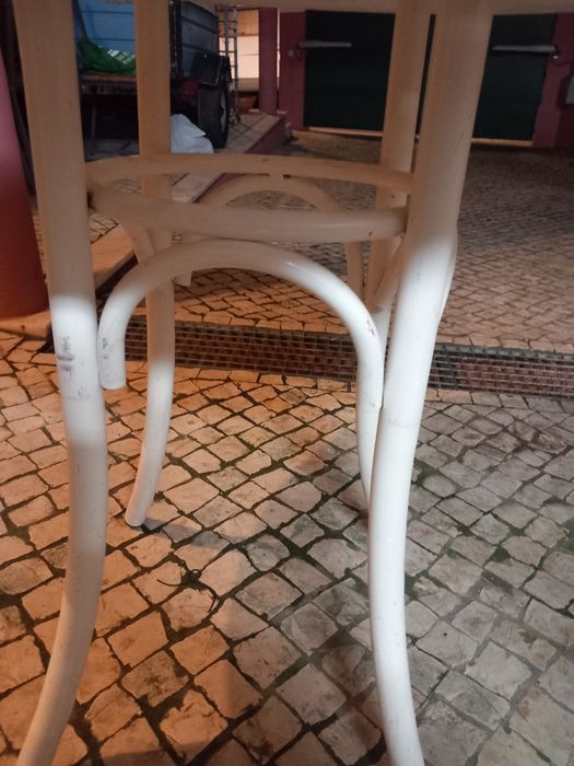 Mesa redonda em excelente estado