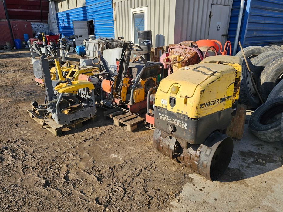 8 zagęszczarek + Walec kołkowy