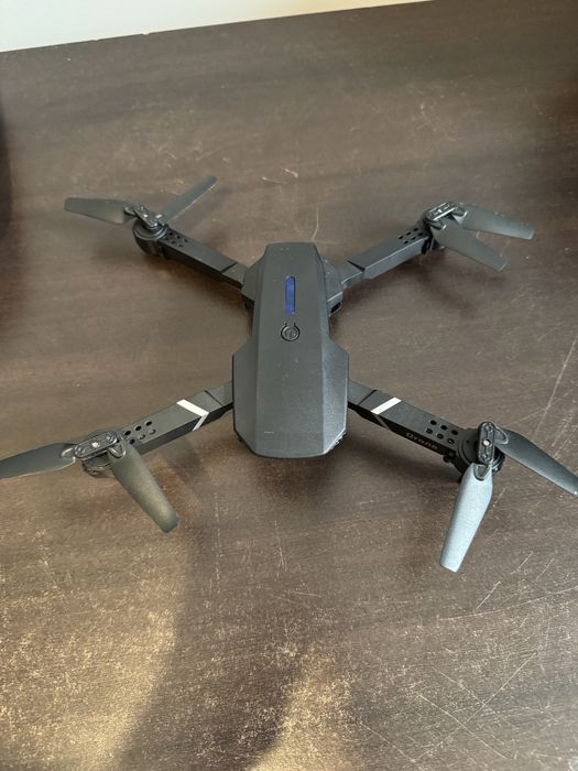 Dron zabawka zdalnie sterowany