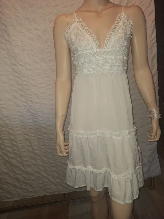 Sukienka boho biała.