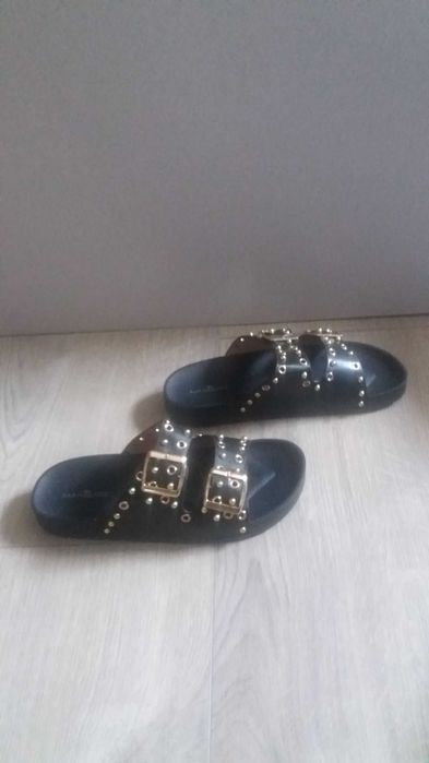 Czarne klapki, rozmiar 37