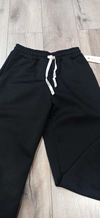 Spodnie z dresu na gumce, nogawka na gumce czarne