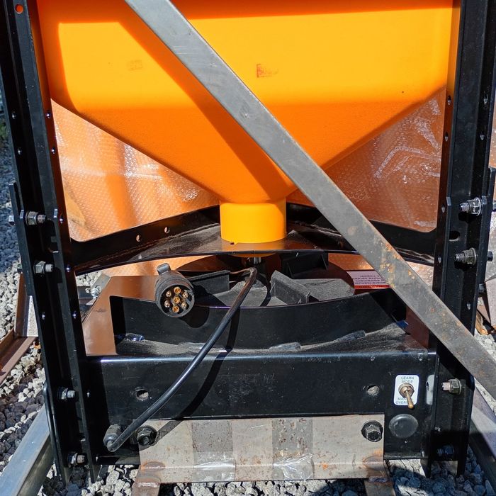 Rozsiewacz SHARK Spreader 100 kg
