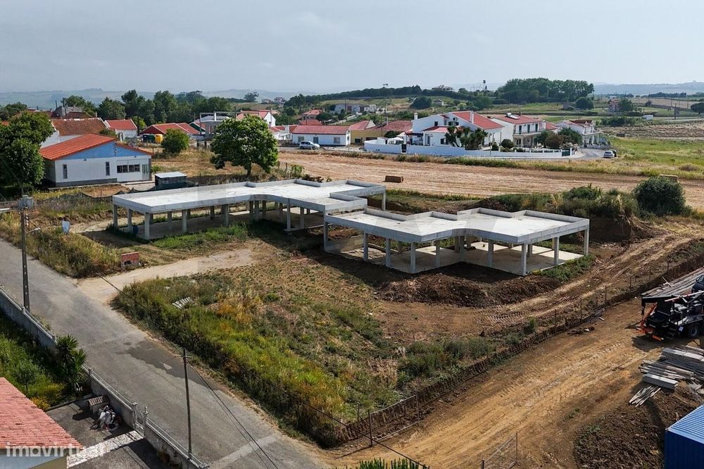 Moradia Isolada T3 com Piscina e 1.200 m2 de Terreno em Sobral de Mont