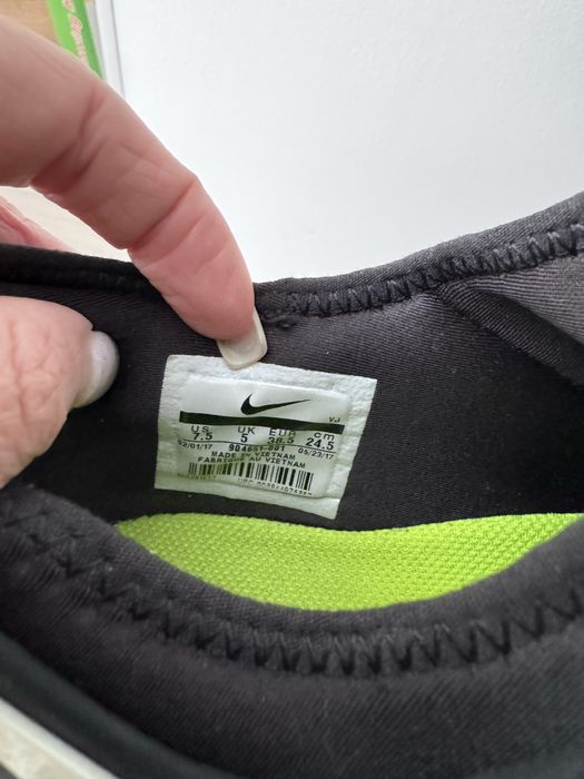 Кросівки Nike .