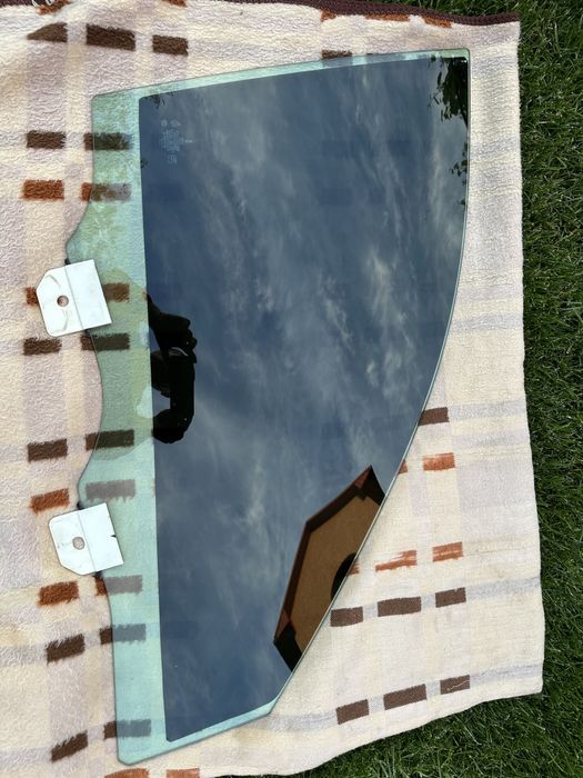 Стекло передней правой  двери Linkoln Aviator 2021р