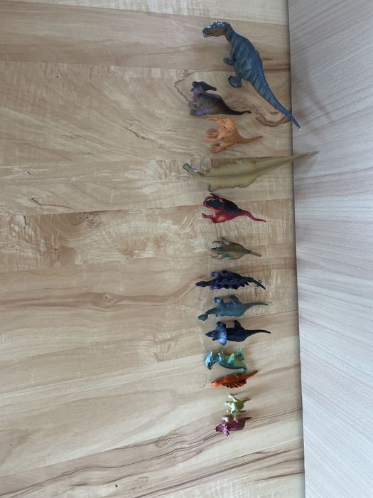 Figurki dinozaurów gumowych 13szt
