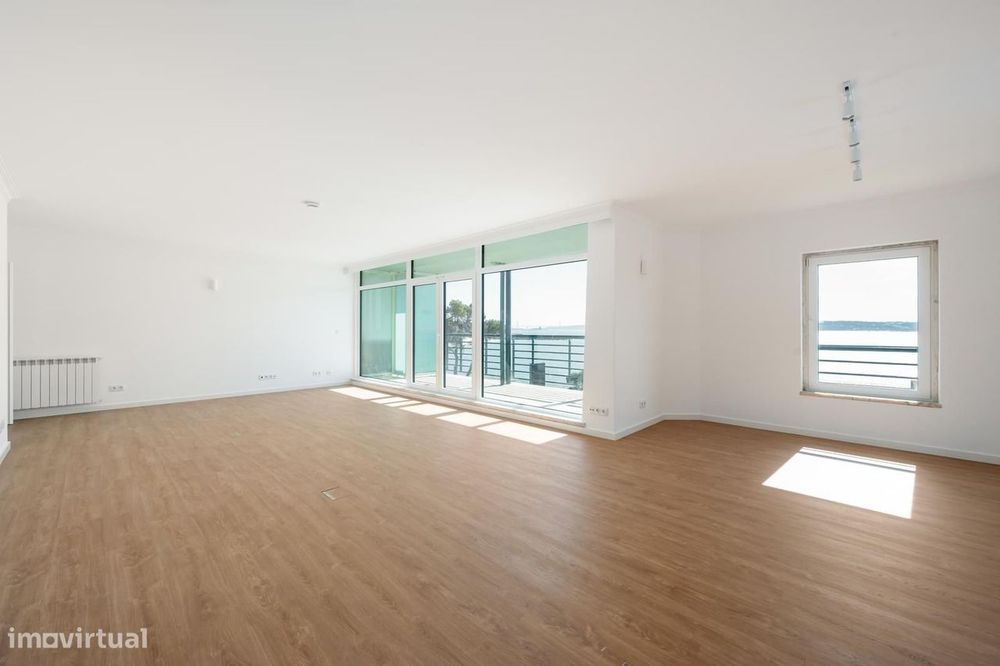 Apartamento T3 com jardim, Paço de Arcos, Oeiras