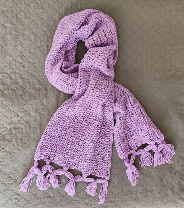 В'язаний ажурний шарф ручної роботи