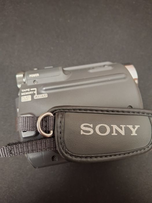 Продам видеокамеру SONY HANDYCAM DCR-HC48E