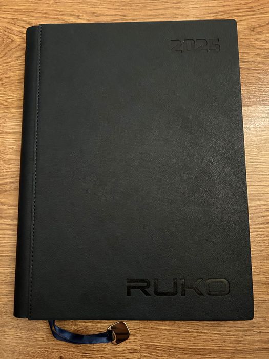 Granatowy duży kalendarz