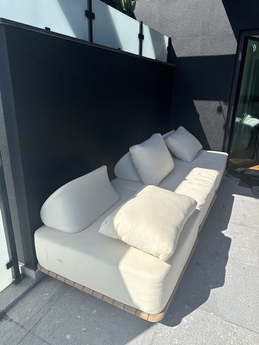 Conjunto de jardim com sofá modular de 3 peças e mesa
