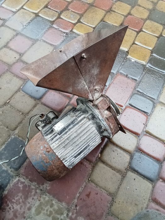 Зернодробилка заводская