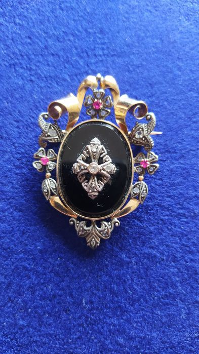 Peças de prata com ouro