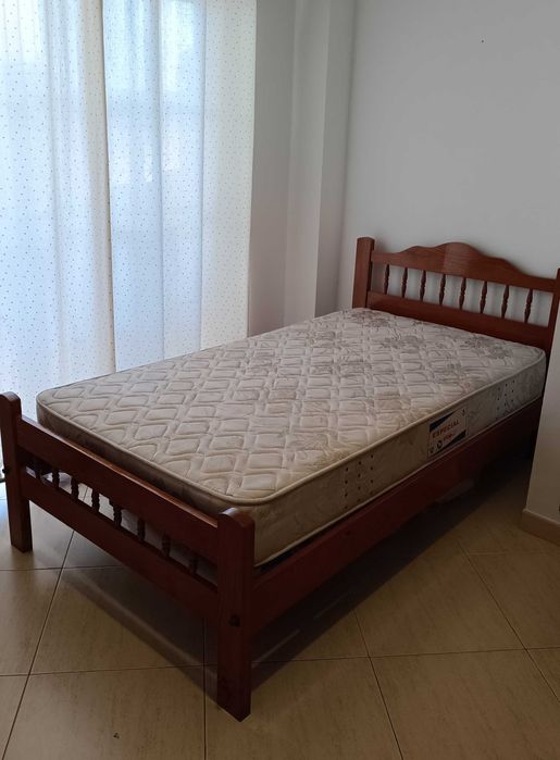 Cama de solteiro + colchão