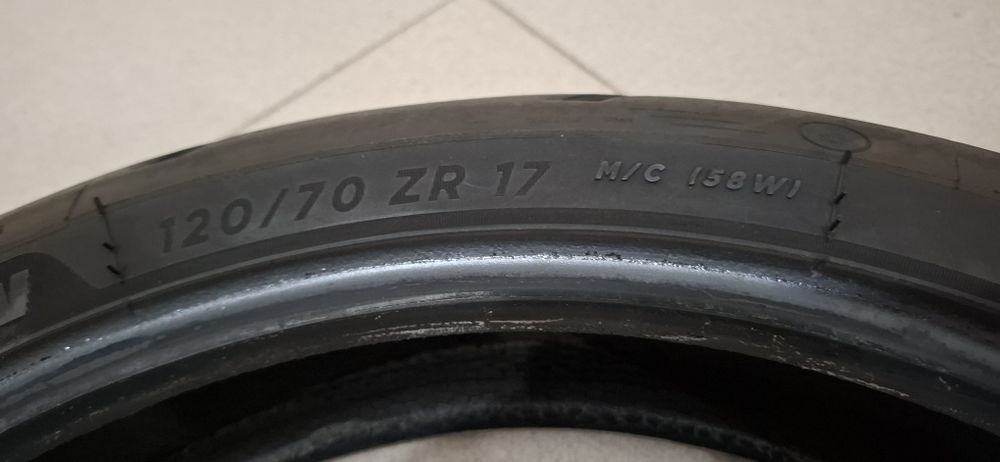 2 pneus  mota Michelin