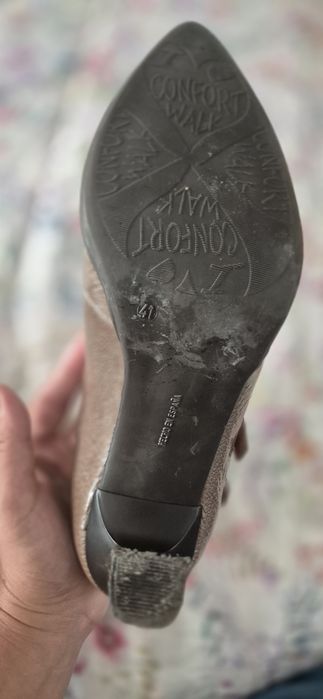 Sandálias côr toupe, salto 9cm. Marca Desire.