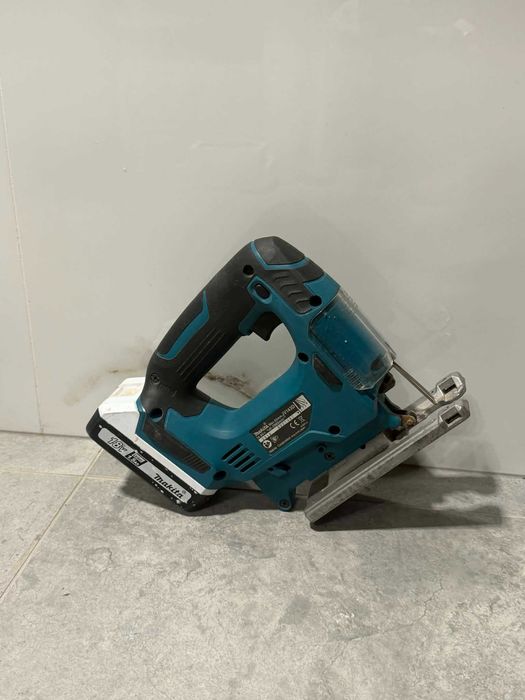 Wyrzynarka na aku Makita JV143D z bateriami 1.5Ah/Komis Krzysiek