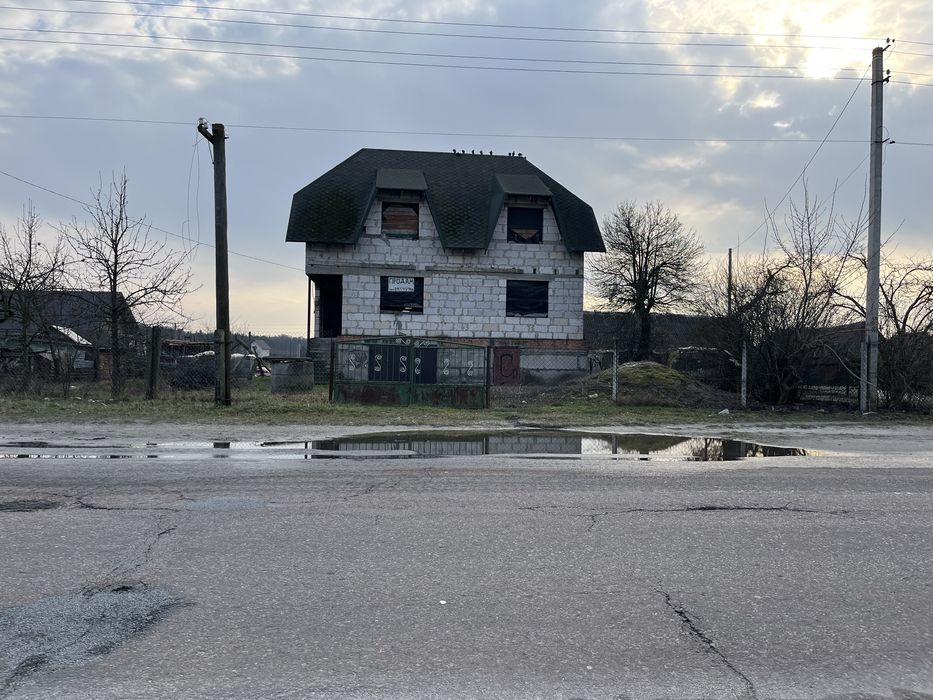 Недобудова  продається , можливе закінченя будинку.