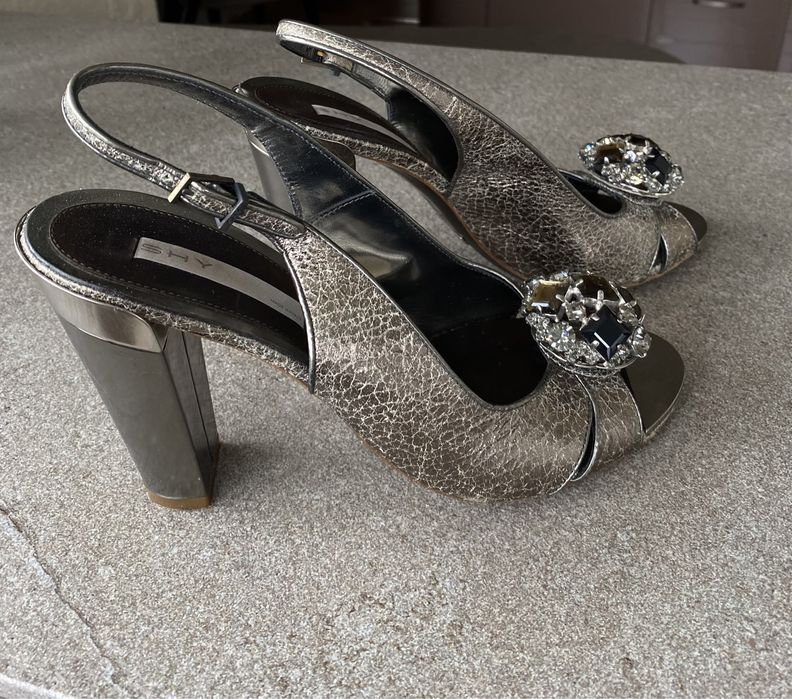 SHY босоніжки італія