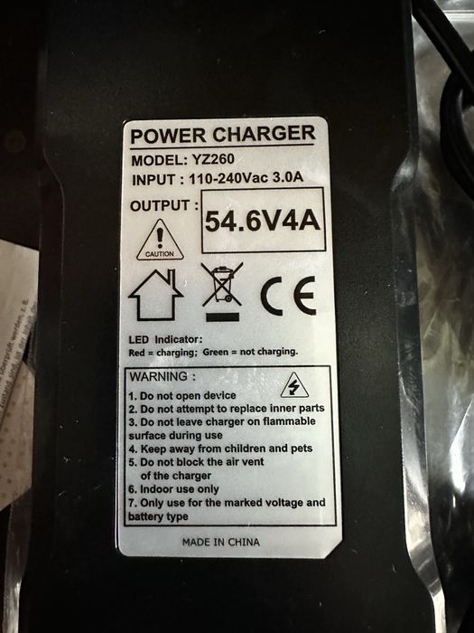 Зарядний пристрій YZ260 54,6 В 4 А роз’єм XLR 3 PIN
