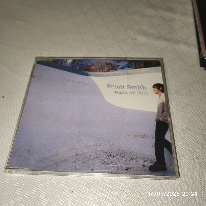CDs diversos, shame, Temples, white stripes