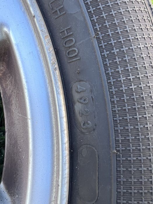 4 Jantes originais Volvo de 16” com pneus novos