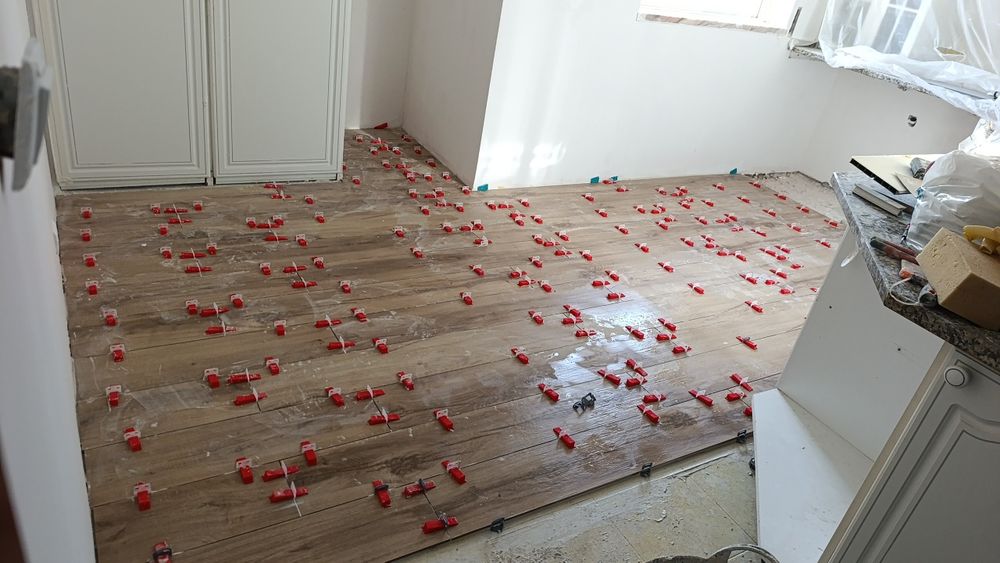 Ladrilhador pedreiro e vinílico profissional