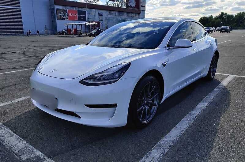 Tesla Model 3  2020
