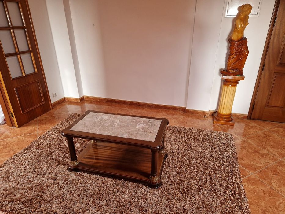Mesa sala de estar com pedra