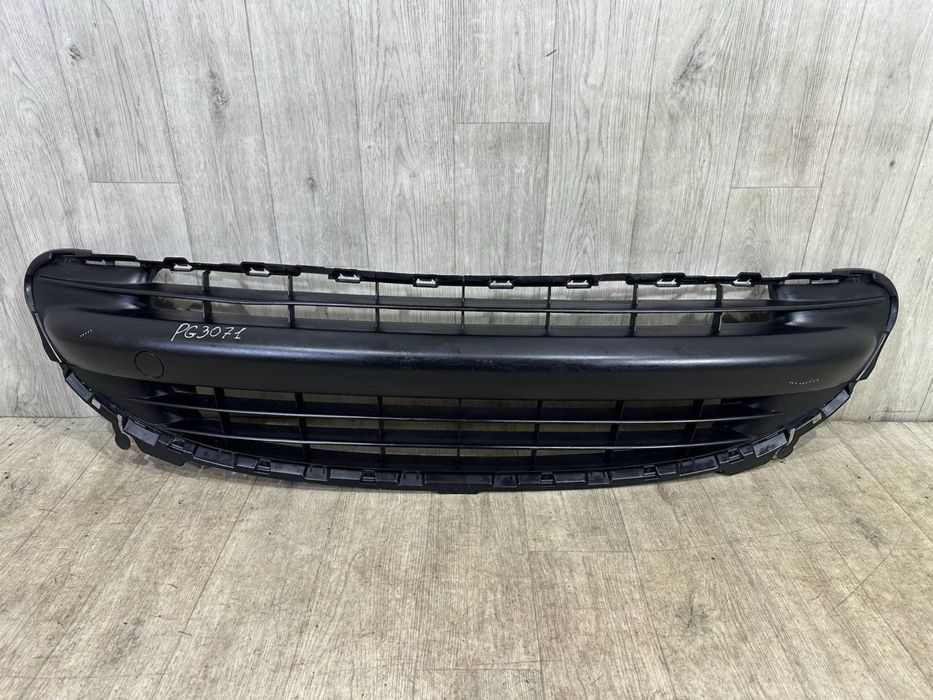 Бампер передний Решетка средняя Peugeot 207 ( 2006 - 2009 г. ) Решітка