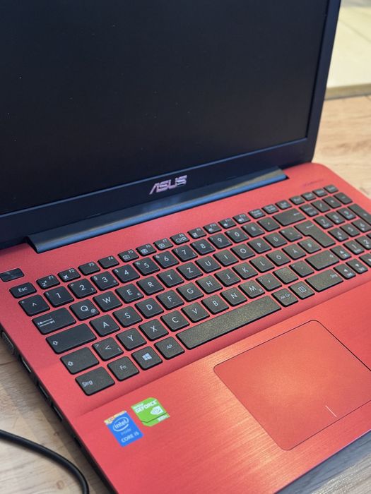 Продам ноутбук asus r556l