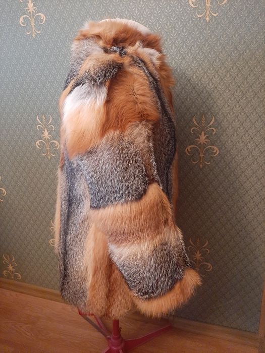 Шубка з лисячого хутра,нова.8000грн.