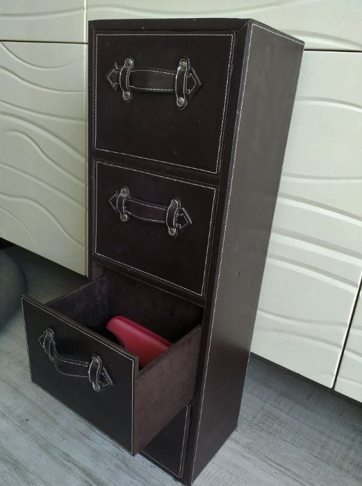 Komódka z szufladami