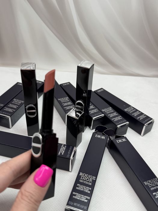 Помада для губ Dior зволожуюча нюдова 120