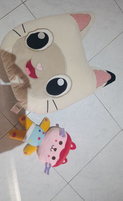 Almofada e peluche gabby