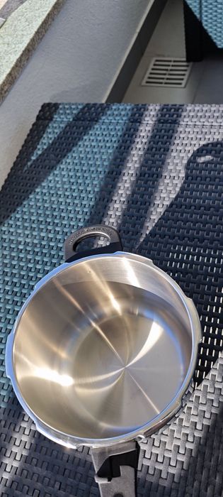 Panela de pressão Magefesa nova 6L