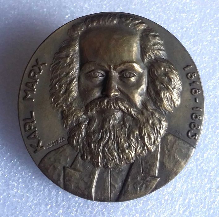Medalha de Karl Marx do distinto escultor Vasco da Conceição