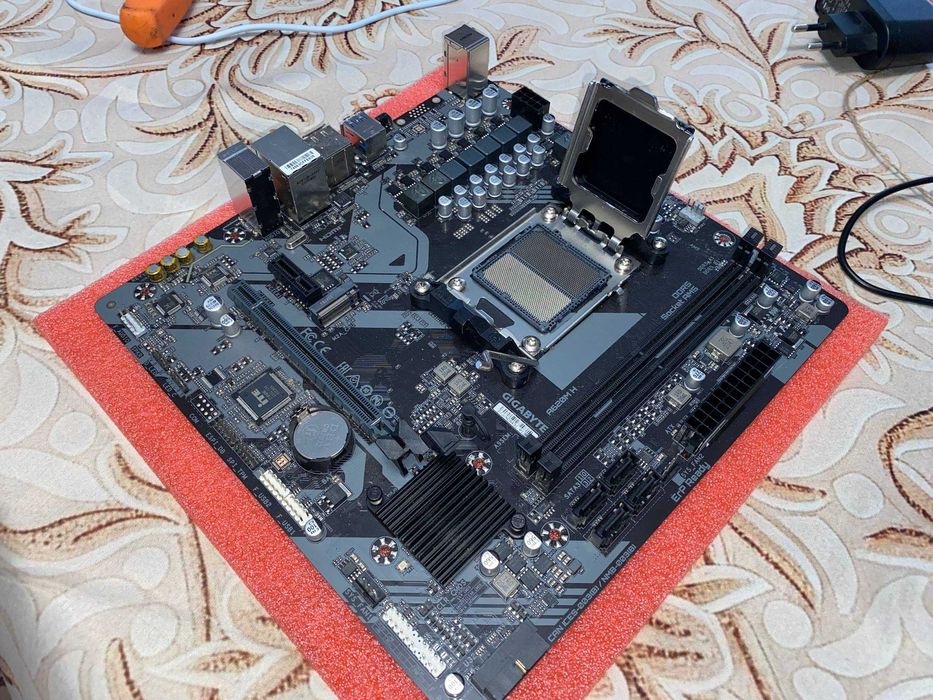 Материнська плата gigabyte a620m h